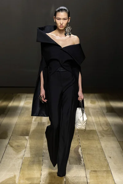 Look 25